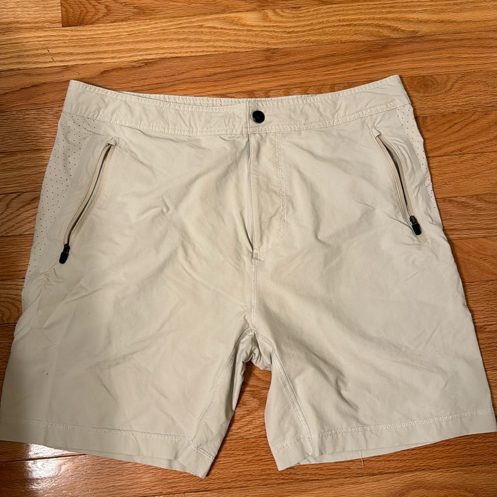 Mack Weldon large beige shorts - Men’s